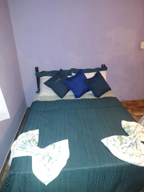 Bed, Photo of the whole room, towels