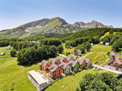 Property building, Off site, Day, Natural landscape, Bird's eye view, Summer, On site, Landmark view, Mountain view, Area and facilities, Area and facilities