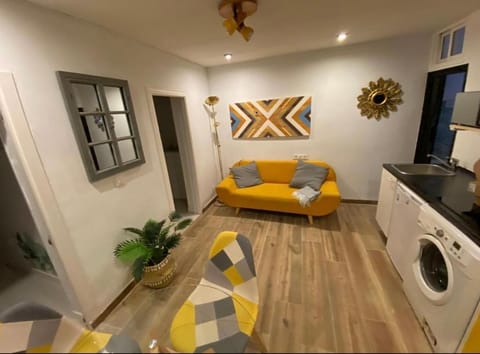Apartamento de 2 hab en calle Tesoro-Malasaña Apartment in Madrid