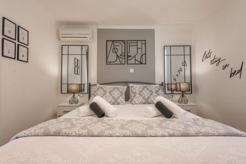 Bed, Bedroom, air conditioner