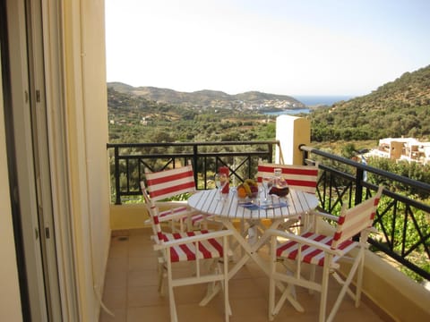 Patio, Natural landscape, Summer, Balcony/Terrace