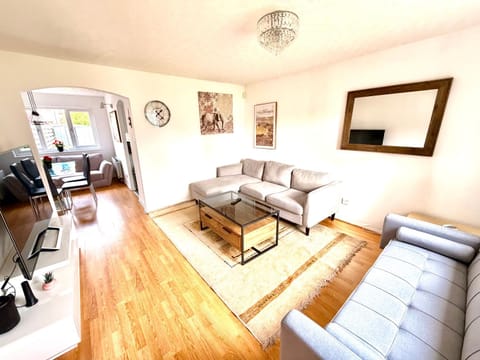 Kings Luxury Home - Free Parking and Fast Broadband House in England