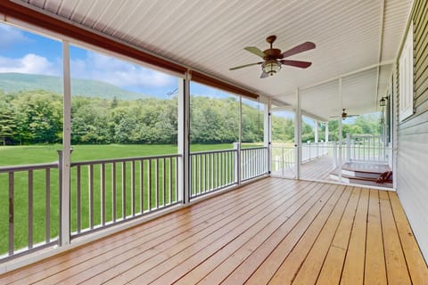 Stargazing Daydreamer House in Arlington