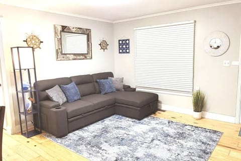 Cute & Cozy Lakeview House on Chain O Lakes with Hot Tub Option House in Fox Lake