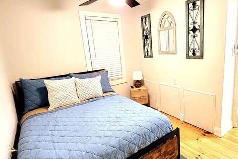 Cute & Cozy Lakeview House on Chain O Lakes with Hot Tub Option House in Fox Lake