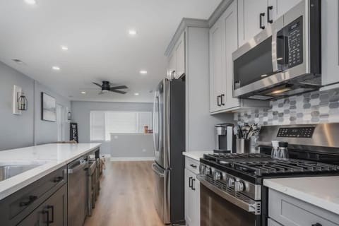 Harbor Clubhouse Modern Waterfront with Hot Tub and Pet Friendly House in Fox Lake