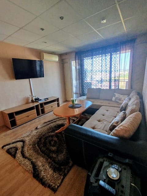 Communal lounge/ TV room, TV and multimedia, Living room, Photo of the whole room, Seating area, Evening entertainment