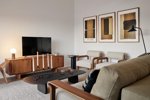 Communal lounge/ TV room, TV and multimedia, Living room, Seating area, Evening entertainment
