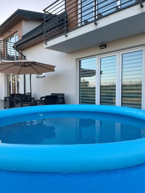 Hot Tub, Swimming pool