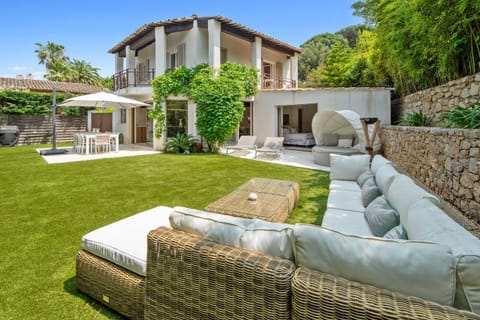 Seating area, sunbed