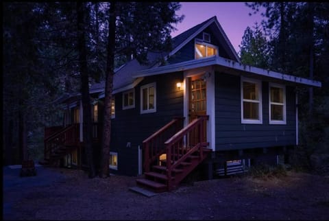 Stay At 4K House in Arnold