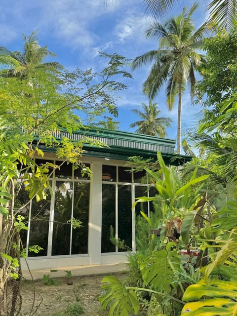 Property building, Day, Garden, Garden, Garden view