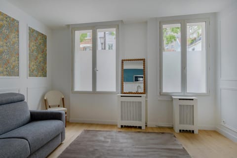 Studio design - Paris 16 Apartment in Saint-Cloud