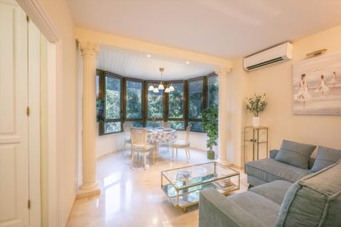 Living room, Seating area, Dining area, air conditioner