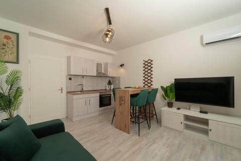 Kitchen or kitchenette, Living room, Dining area