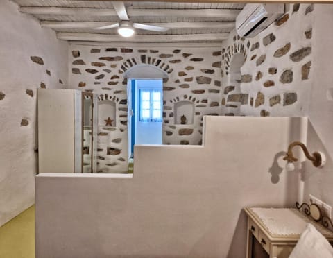 Karnagio - Traditional Seafront House House in Koufonisia