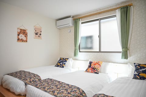 Bed, Bedroom, air conditioner