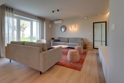 Living room, Seating area, air conditioner