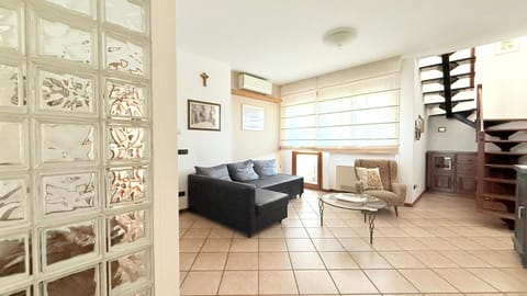 SE181 - Senigallia, ampio e luminoso quadrilocale con terrazzo Apartment in Senigallia