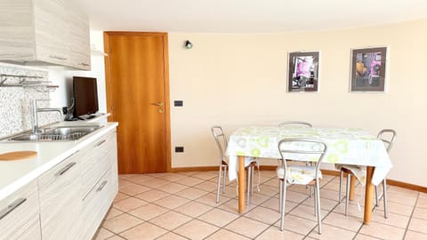 SE181 - Senigallia, ampio e luminoso quadrilocale con terrazzo Apartment in Senigallia