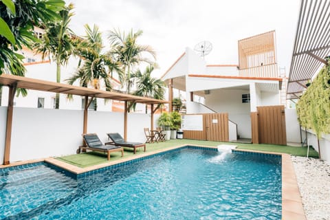 Area and facilities, Swimming pool