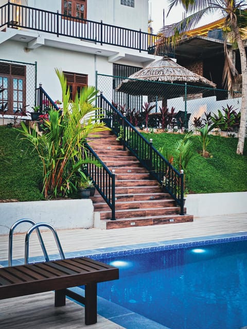 Property building, Patio, Day, Garden, Garden view, Pool view, Swimming pool, sunbed