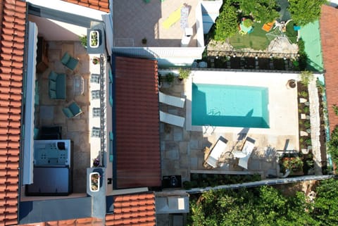 Property building, Patio, Balcony/Terrace, Swimming pool