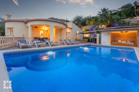 Property building, Patio, Day, Pool view, Swimming pool, sunbed