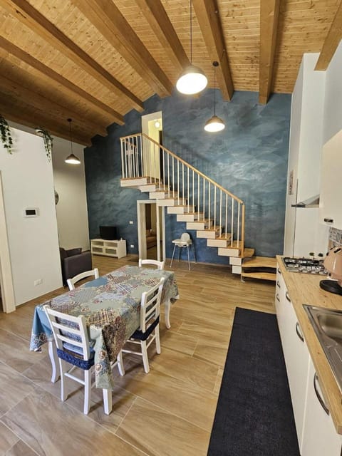 Kitchen or kitchenette, Living room, Seating area, Dining area, stove
