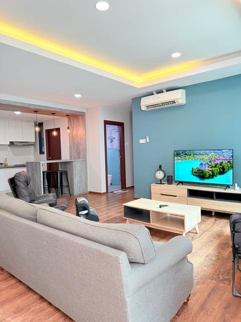 TV and multimedia, Living room, Seating area, Evening entertainment, air conditioner