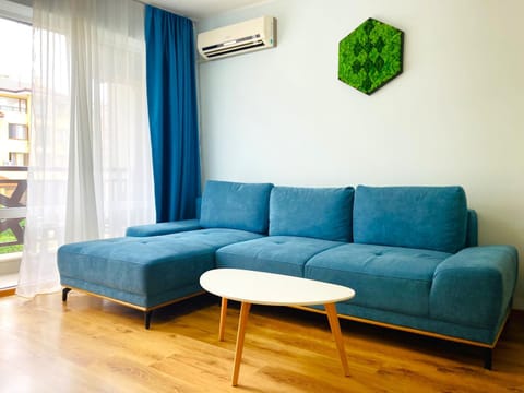 Living room, Seating area, air conditioner