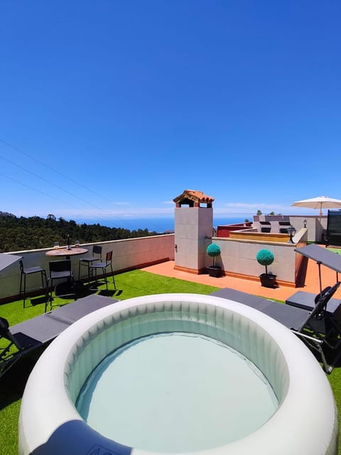 Hot Tub, sunbed