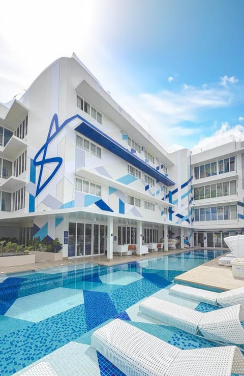 Property building, Day, Pool view, Swimming pool, sunbed