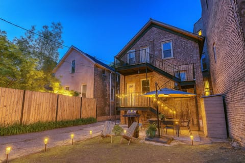 Newly Updated Vintage 6 Bedroom Single Family Home home House in Chicago