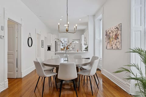 Newly Updated Vintage 6 Bedroom Single Family Home home House in Chicago