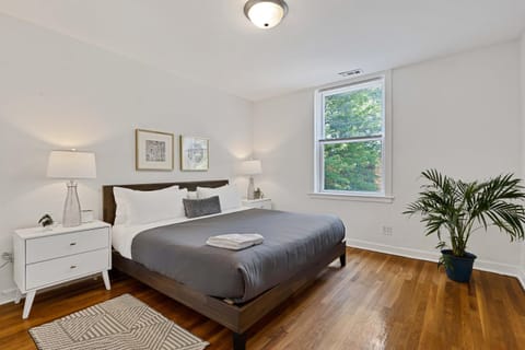 Newly Updated Vintage 6 Bedroom Single Family Home home House in Chicago