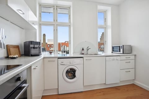 City center apartment with balcony and private parking Apartment in Aalborg