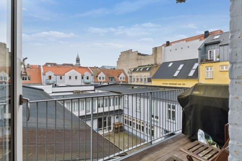 City center apartment with balcony and private parking Apartment in Aalborg