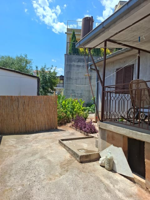 Shower, Property building, Day, View (from property/room), Balcony/Terrace