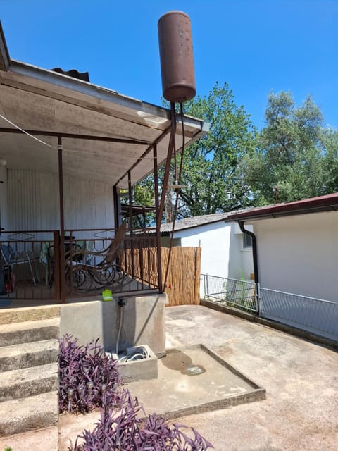 Shower, Property building, Day, Garden, View (from property/room), Balcony/Terrace, Garden view