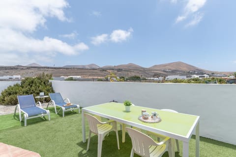 Property building, Balcony/Terrace, Living room