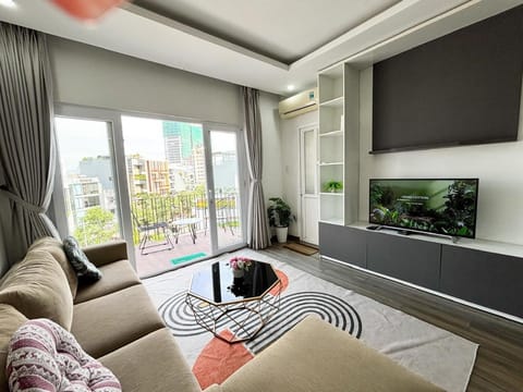 Communal lounge/ TV room, TV and multimedia, Living room, Seating area, Evening entertainment