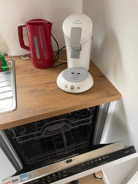 Coffee/tea facilities, Kitchen or kitchenette, dishwasher