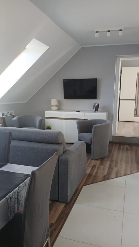 Communal lounge/ TV room, TV and multimedia, Living room, Seating area