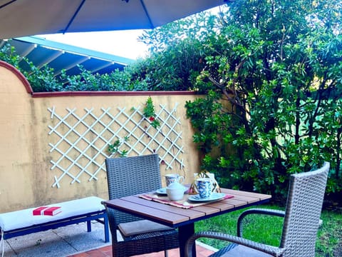 Garden, Dining area, Garden view