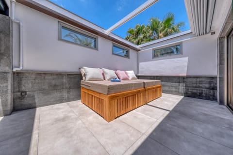 Off site, Solarium, Balcony/Terrace