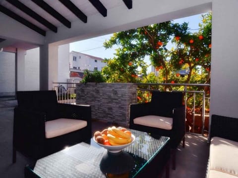 Balcony/Terrace, Food and drinks, Seating area