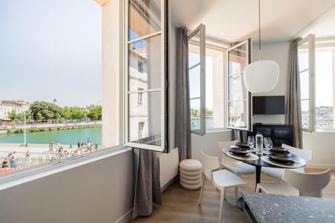 Day, TV and multimedia, View (from property/room), Living room, Dining area, Pool view