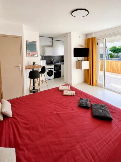 Bed, Night, Kitchen or kitchenette, Dining area, kitchen