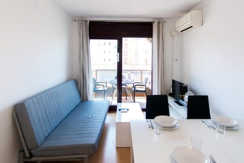 TV and multimedia, Living room, Dining area, air conditioner